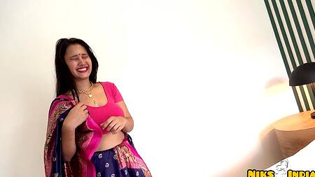 Милая горничная не хочет работать, она хочет секса