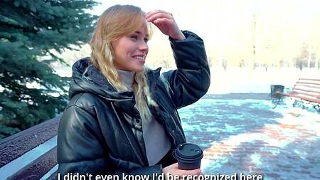 Встретил в парке любимую порнозвезду и развел её на секс