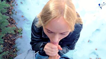 Встретил в парке любимую порнозвезду и развел её на секс