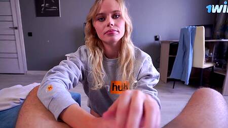 Отчим готов дать денег, но только после секса