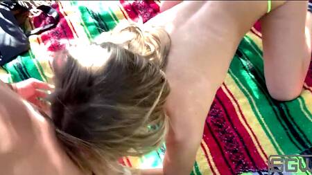 Красотка во время похода предлагает трахнуться на природе