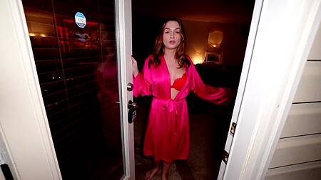 Заблудился и застал красотку в красном белье за мастурбацией