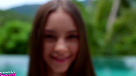 Красотка возбудилась и соблазнила работника отеля