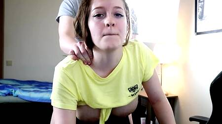 Увидел что падчерица дрочит на видео игру и трахнул её раком