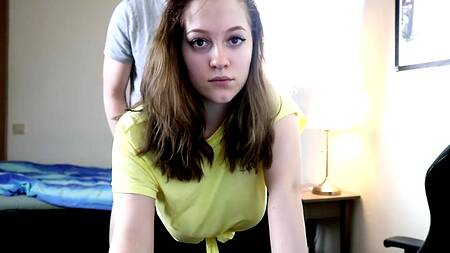 Увидел что падчерица дрочит на видео игру и трахнул её раком