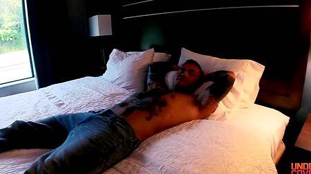 У брюнетки нет опытна съемки в порно? Так даже лучше