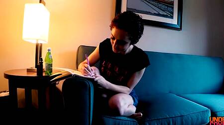 У брюнетки нет опытна съемки в порно? Так даже лучше