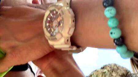 Поход становится в разы приятнее, когда блондинка предлагает секс