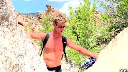 Поход становится в разы приятнее, когда блондинка предлагает секс