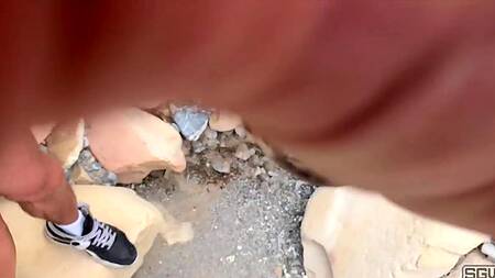 Поход становится в разы приятнее, когда блондинка предлагает секс