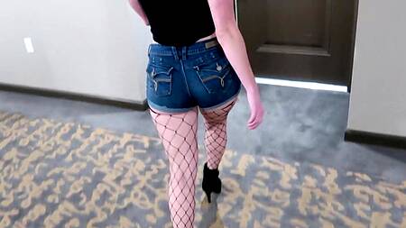 Жена оделась как шлюха и соблазняет мужа на секс