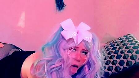 Ахэгао от сексуальной анимешницы в парике