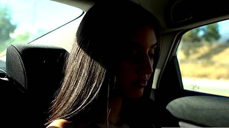 Деловая встреча отменяется, красотка будет ебаться в душе