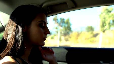 Деловая встреча отменяется, красотка будет ебаться в душе