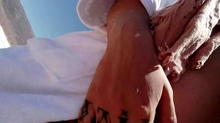 Нашли заброшенный автобус в пустыне и там ебутся