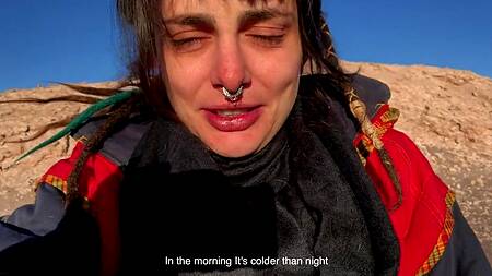 Нашли заброшенный автобус в пустыне и там ебутся