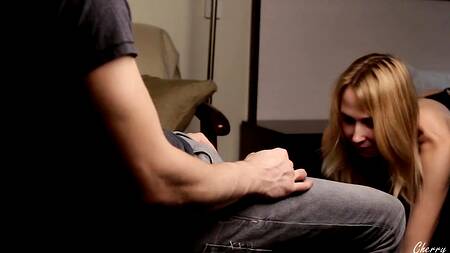 Получила в киску сперму любовника и сосет член мужа