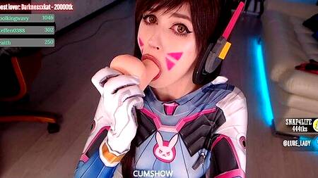 Жаркая анимешница сосет искусственный хуй и кончает от мастурбации