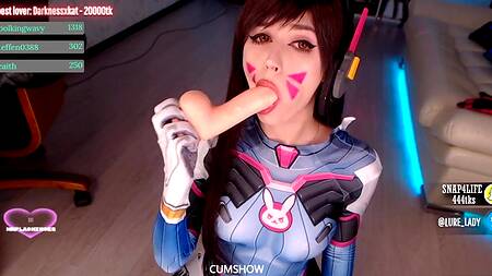 Жаркая анимешница сосет искусственный хуй и кончает от мастурбации