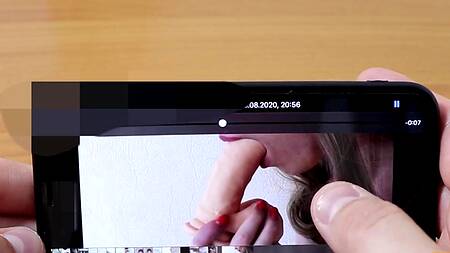 Эротическая переписка приводит к минету, блондинка приходит и сосет