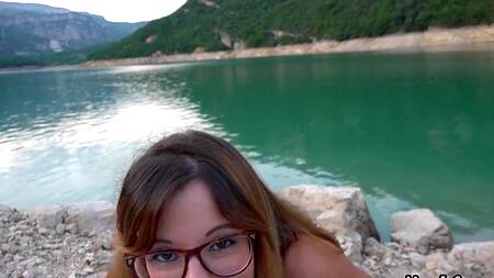 Сделала минет на природе и предлагает вернуться в отель для ебли