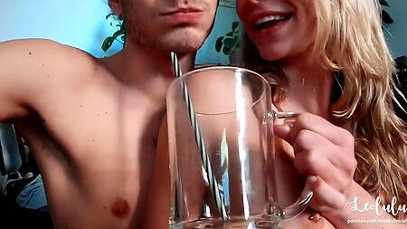 Красотка показывает тело и соблазняет на жаркий секс