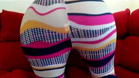 Порвал лосины милфы с сочной жопой во время секса в позе наездницы