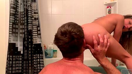 Сперва жаркий секс, а потом примем ванну вместе