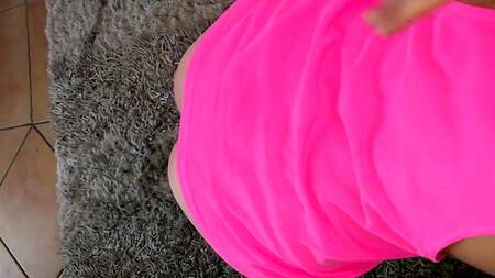 Соседка по квартире насмотрелась порно и теперь сосет мой хуй