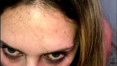 Соседка по квартире насмотрелась порно и теперь сосет мой хуй