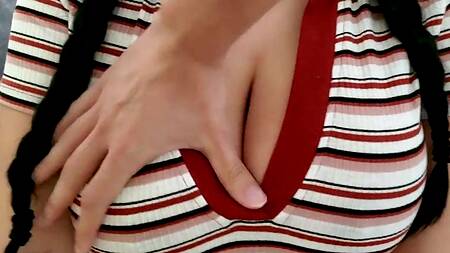 У сводной сестры огромная жопа и сиськи, а ещё она хочет ебаться