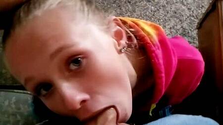 Сводная сестра, хочешь попробовать сделать мне минет?