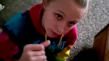 Сводная сестра, хочешь попробовать сделать мне минет?