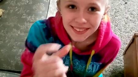 Сводная сестра, хочешь попробовать сделать мне минет?