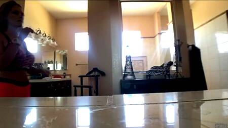 Присоединился к красотке в душе и жарко её там трахнул