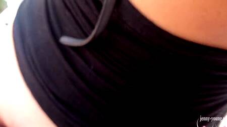 Палец в жопу телки и анальная ебля с ней на балконе