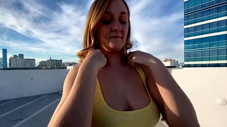 Посетили мероприятие и занялись сексом на парковке