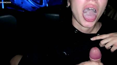 Стройная девка обожает сосать и получать сперму на лицо - подборка