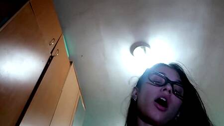 Хотела пойти погулять, а парень склонил к сексу