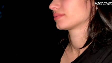 Познакомился с грустной девушкой и дал ей в рот в кинотеатре