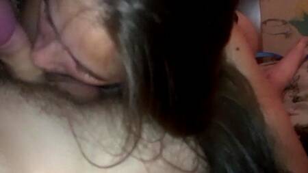 Горячая студентка приходит к другу и сосет его член в общаге