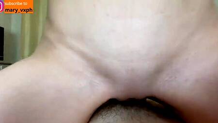 Худышка просыпается ночью и занимается сексом с лучшим другом