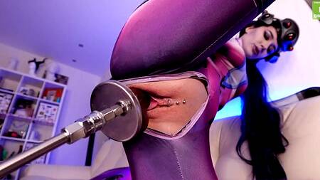 Новый косплей и анальная мастурбация с помощью секс машины