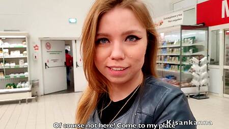 Познакомился с рыжей телкой в магазине и развел её на минет