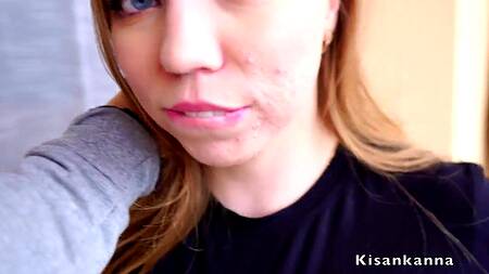 Познакомился с рыжей телкой в магазине и развел её на минет