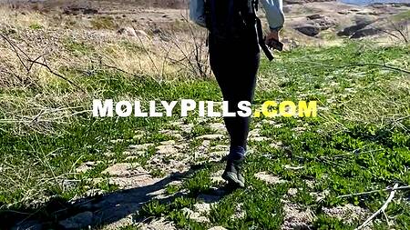 Трахнуться с красоткой на природе - отличная идея