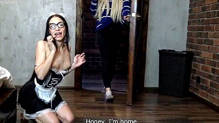 Худенькая горничная не прочь трахнуться с хозяином