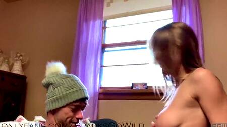 Пара греется зимой, занимаясь страстным сексом