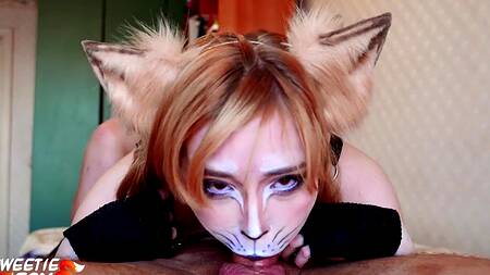 Милая квадроберша в образе лисы наслаждается жестким сексом