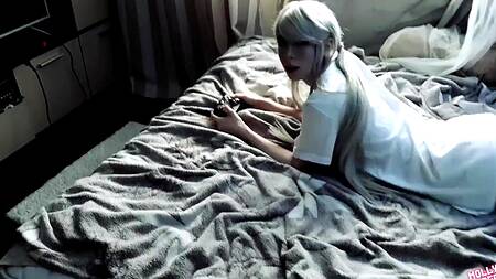 Сводная сестра может поиграть на приставке, но только после секса